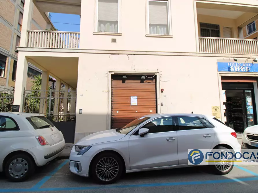 Immagine 9 di Locale commerciale in vendita  in Via Primo Maggio a Pontedera