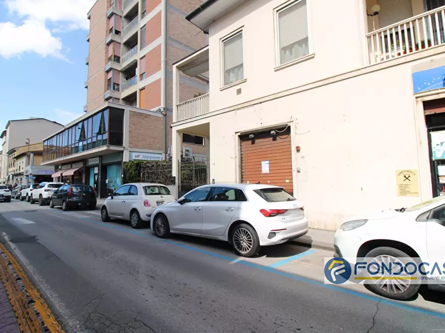 Immagine 10 di Locale commerciale in vendita  in Via Primo Maggio a Pontedera
