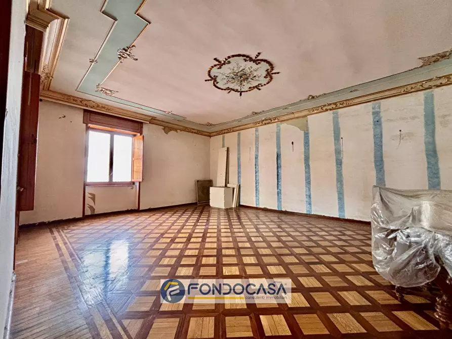 Immagine 5 di Palazzo in vendita  in via filippo turati a Sant'antimo