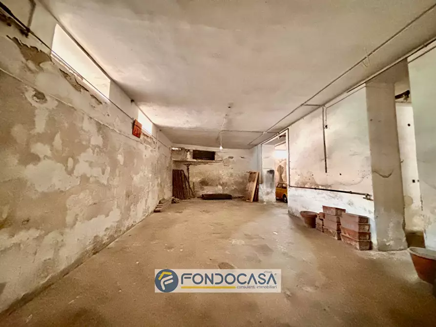 Immagine 11 di Palazzo in vendita  in via filippo turati a Sant'antimo