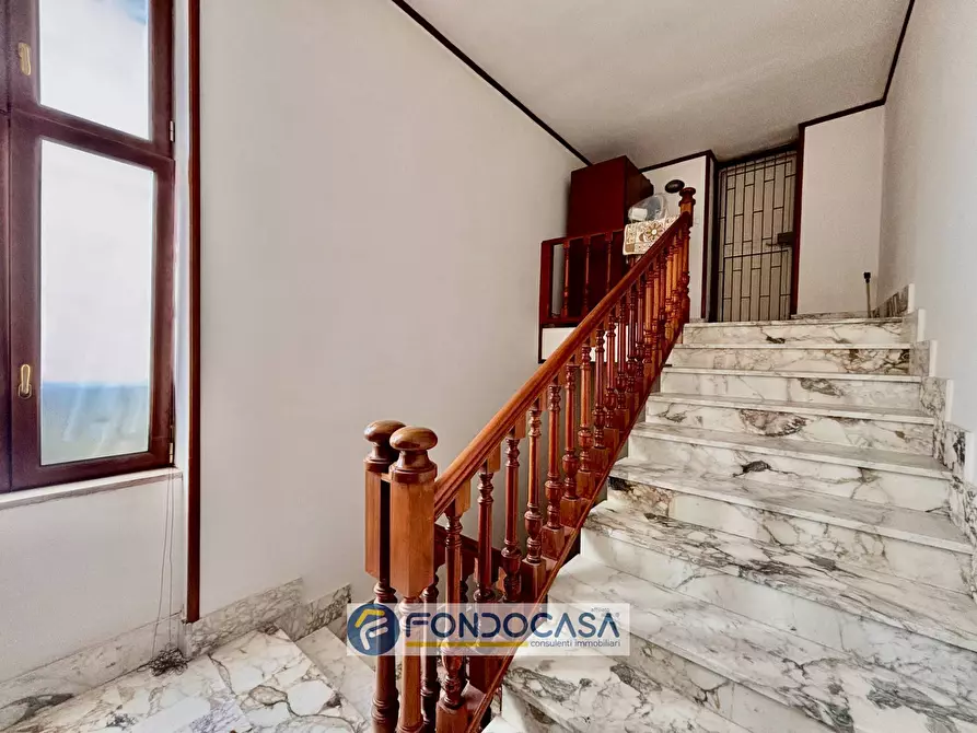 Immagine 16 di Palazzo in vendita  in via filippo turati a Sant'antimo