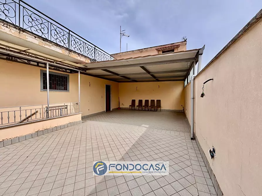 Immagine 1 di Palazzo in vendita  in via filippo turati a Sant'antimo