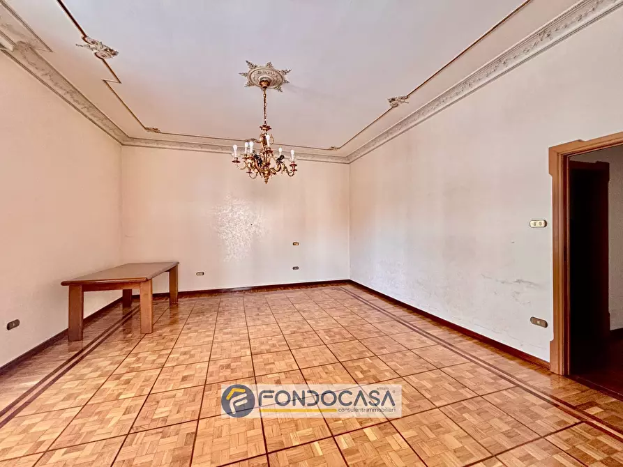 Immagine 36 di Palazzo in vendita  in via filippo turati a Sant'antimo