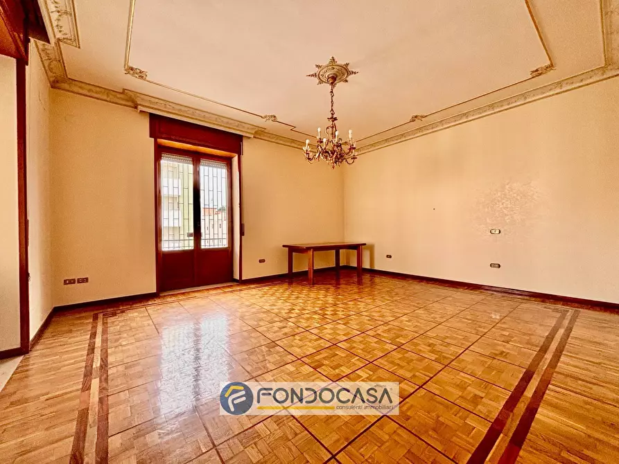 Immagine 45 di Palazzo in vendita  in via filippo turati a Sant'antimo