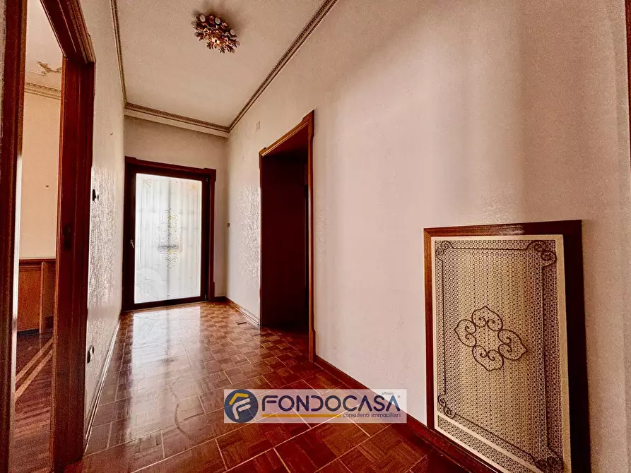 Immagine 49 di Palazzo in vendita  in via filippo turati a Sant'antimo