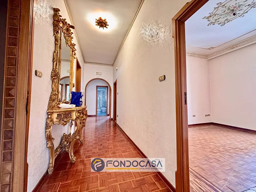 Immagine 52 di Palazzo in vendita  in via filippo turati a Sant'antimo