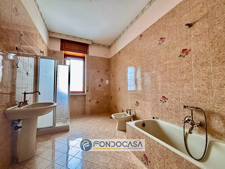 Immagine 53 di Palazzo in vendita  in via filippo turati a Sant'antimo