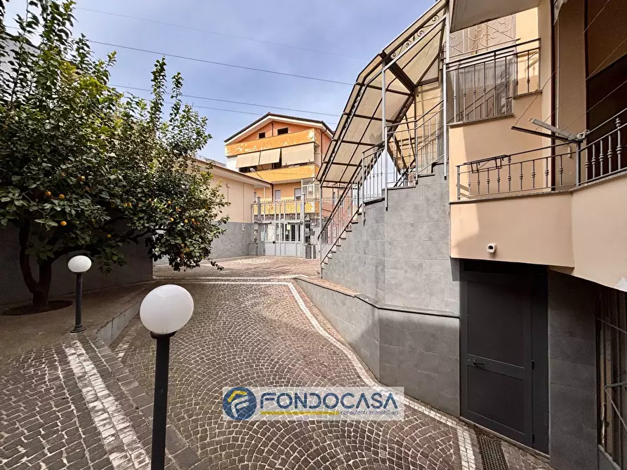 Immagine 81 di Palazzo in vendita  in via filippo turati a Sant'antimo