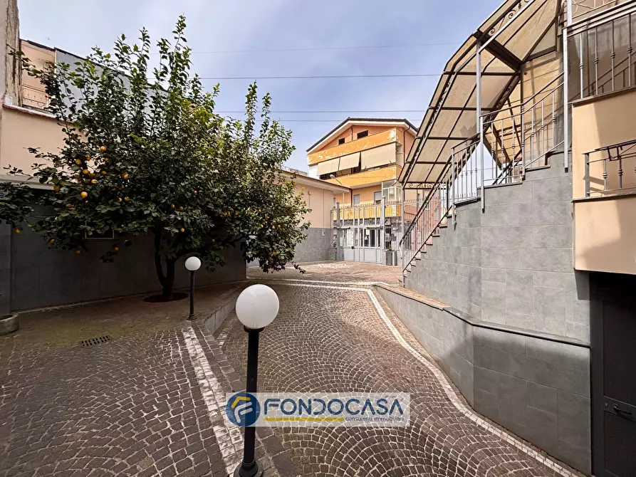 Immagine 83 di Palazzo in vendita  in via filippo turati a Sant'antimo