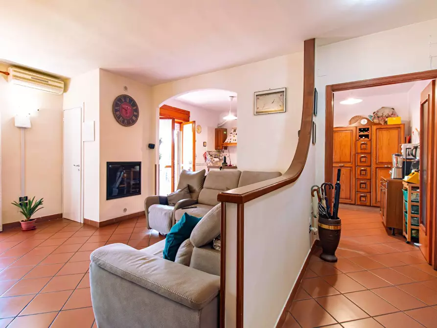 Immagine 5 di Appartamento in vendita  in Via Gioacchino Rossini 39 a Baronissi