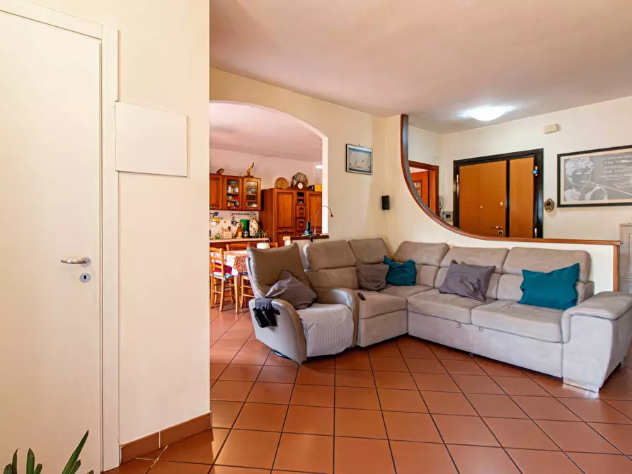 Immagine 6 di Appartamento in vendita  in Via Gioacchino Rossini 39 a Baronissi