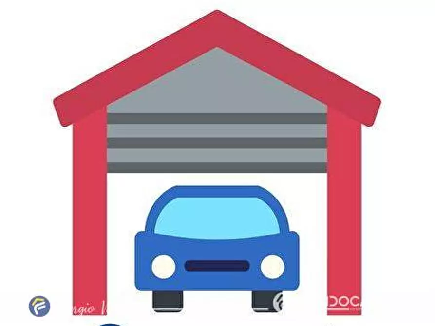 Immagine 1 di Box auto in vendita  in Via Cristoforo Colombo a Borgio Verezzi