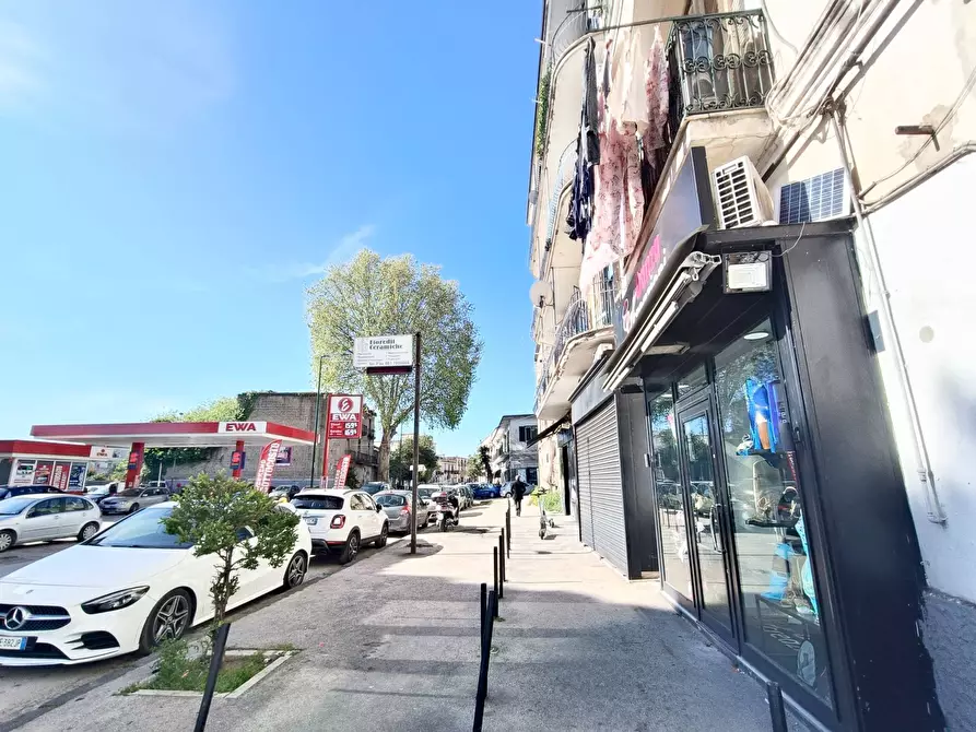 Immagine 8 di Locale commerciale in affitto  a Napoli