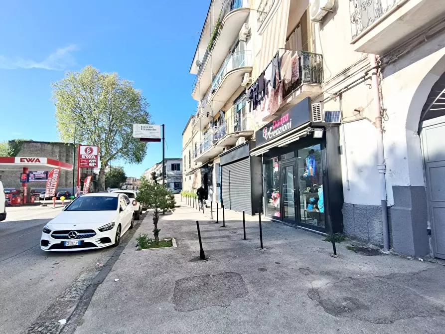 Immagine 2 di Locale commerciale in vendita  a Napoli