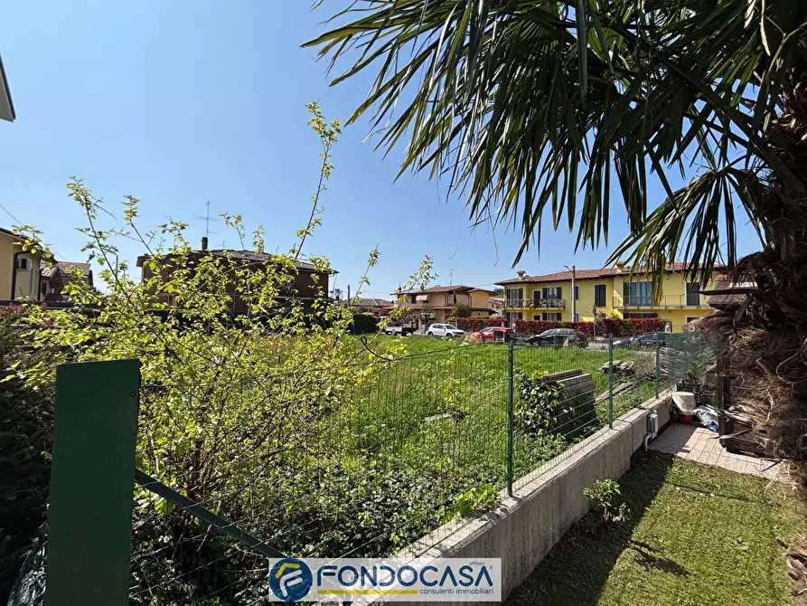 Immagine 10 di Terreno residenziale in vendita  snc a Adro