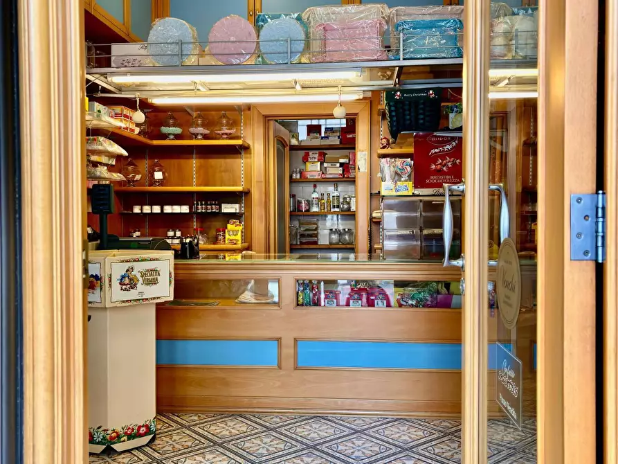 Immagine 10 di Attività commerciale in affitto  in via giuseppe di vittorio 54 a Sant'antimo