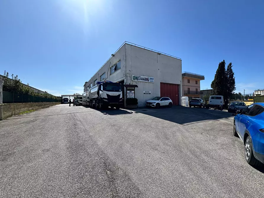 Immagine 1 di Capannone industriale in vendita  in Viale Andrea De Luca 22/g a Salerno