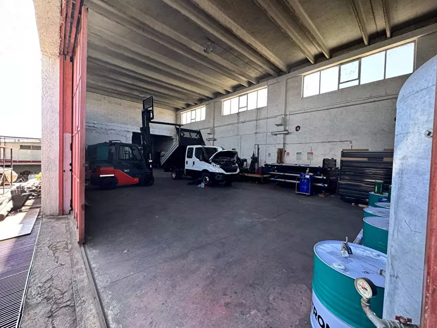 Immagine 3 di Capannone industriale in vendita  in Viale Andrea De Luca 22/g a Salerno