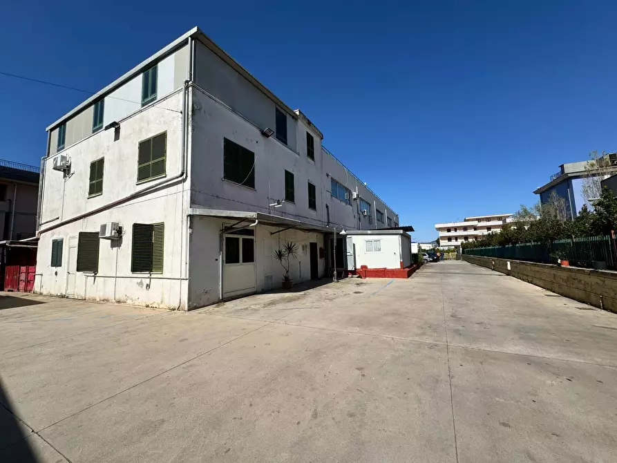 Immagine 2 di Capannone industriale in vendita  in Viale Andrea De Luca 22/g a Salerno
