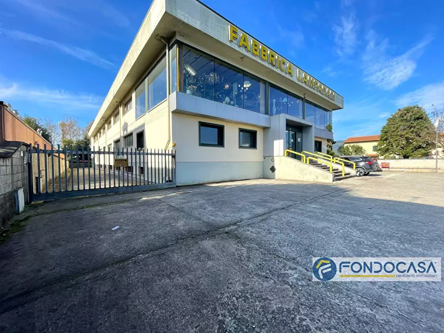 Immagine 28 di Locale commerciale in vendita  in Via Del Tiglio a Calcinaia