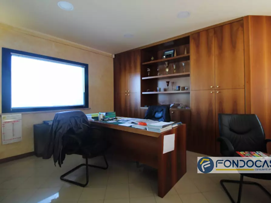 Immagine 7 di Locale commerciale in vendita  in Via Del Tiglio a Calcinaia