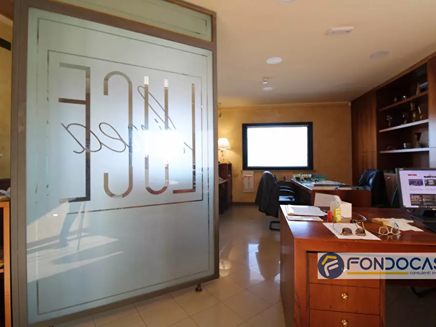 Immagine 11 di Locale commerciale in vendita  in Via Del Tiglio a Calcinaia