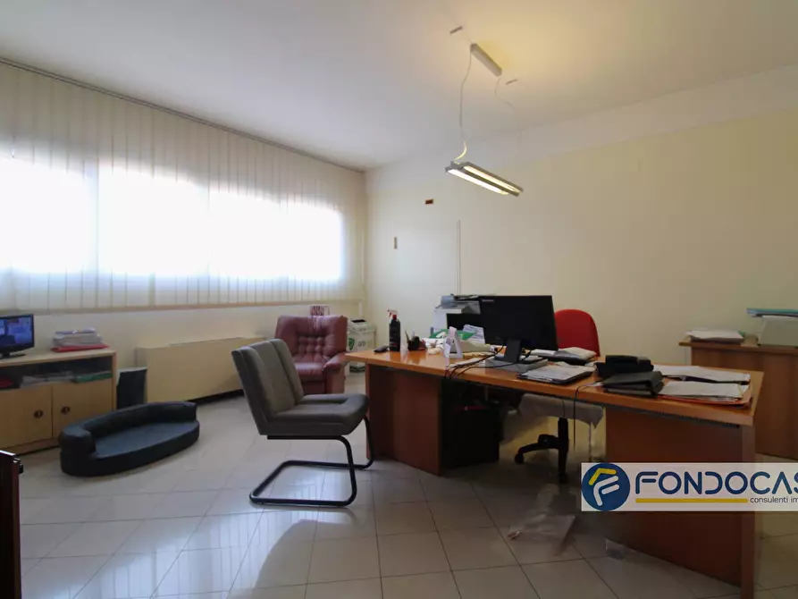 Immagine 12 di Locale commerciale in vendita  in Via Del Tiglio a Calcinaia