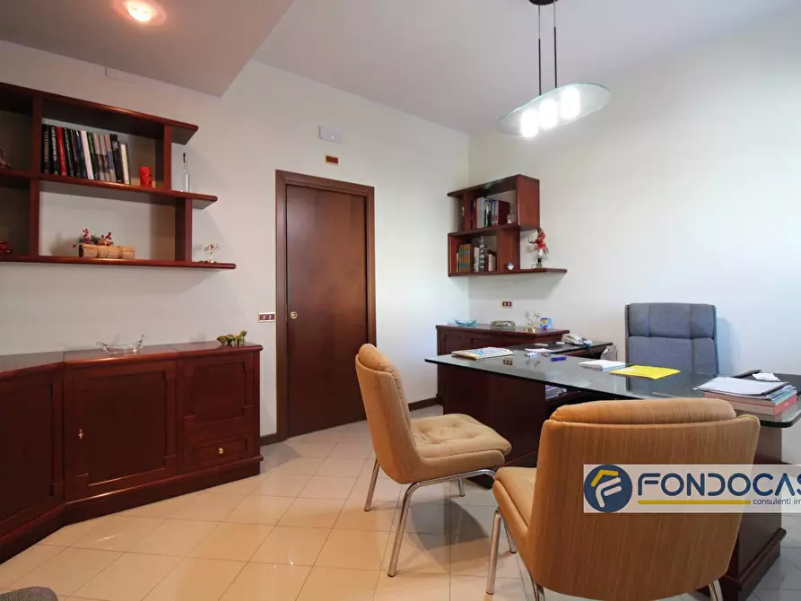 Immagine 13 di Locale commerciale in vendita  in Via Del Tiglio a Calcinaia