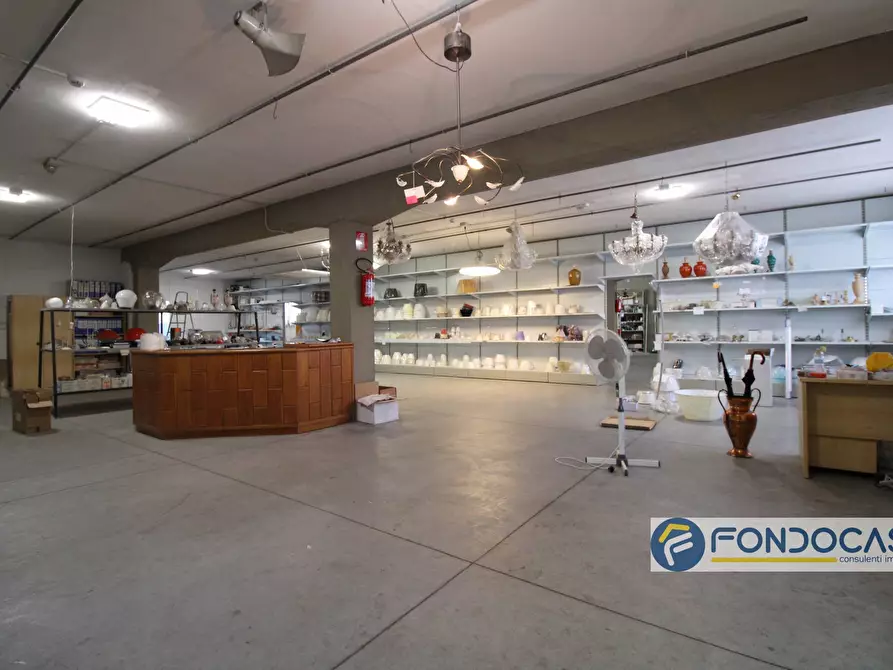 Immagine 15 di Locale commerciale in vendita  in Via Del Tiglio a Calcinaia