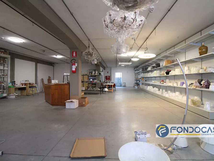 Immagine 16 di Locale commerciale in vendita  in Via Del Tiglio a Calcinaia