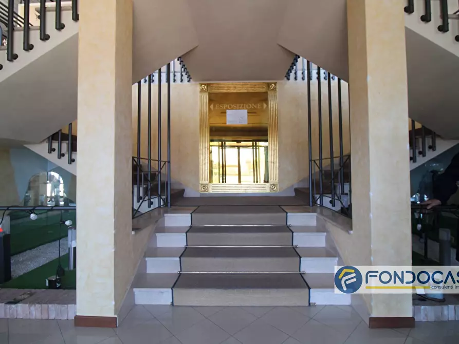 Immagine 2 di Locale commerciale in vendita  in Via Del Tiglio a Calcinaia