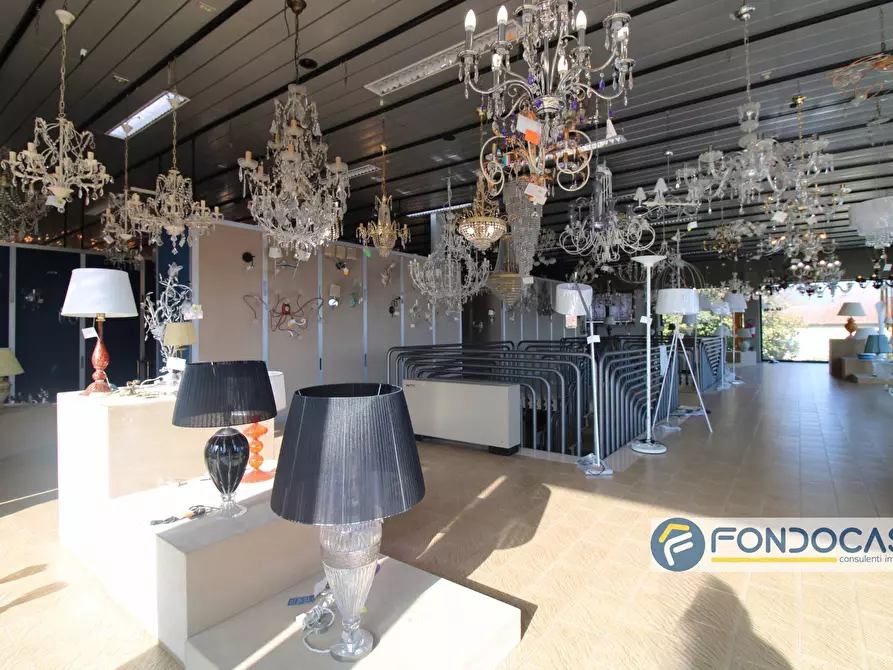 Immagine 18 di Locale commerciale in vendita  in Via Del Tiglio a Calcinaia