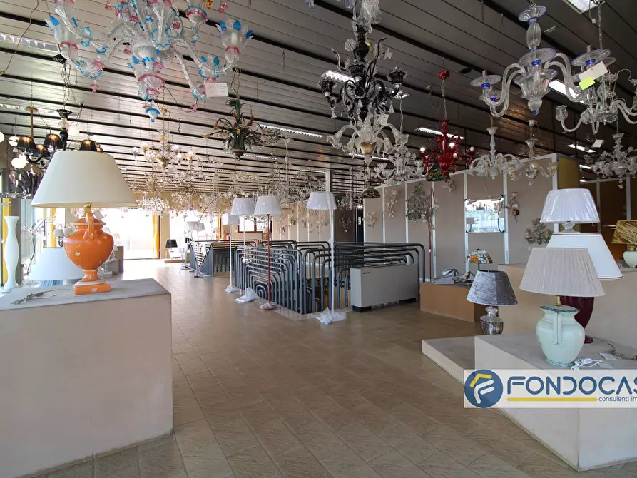 Immagine 20 di Locale commerciale in vendita  in Via Del Tiglio a Calcinaia