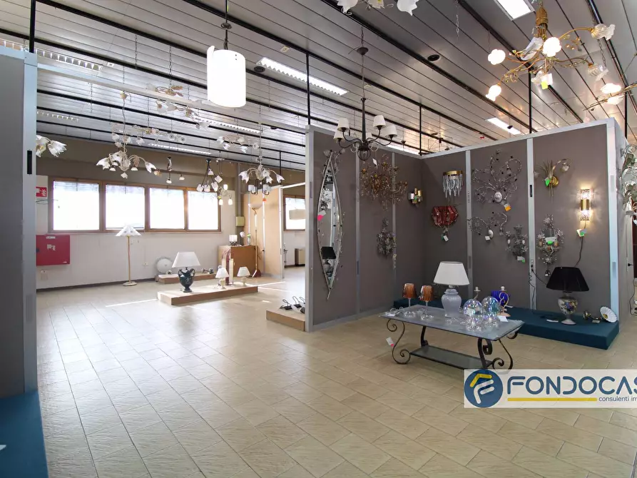 Immagine 21 di Locale commerciale in vendita  in Via Del Tiglio a Calcinaia