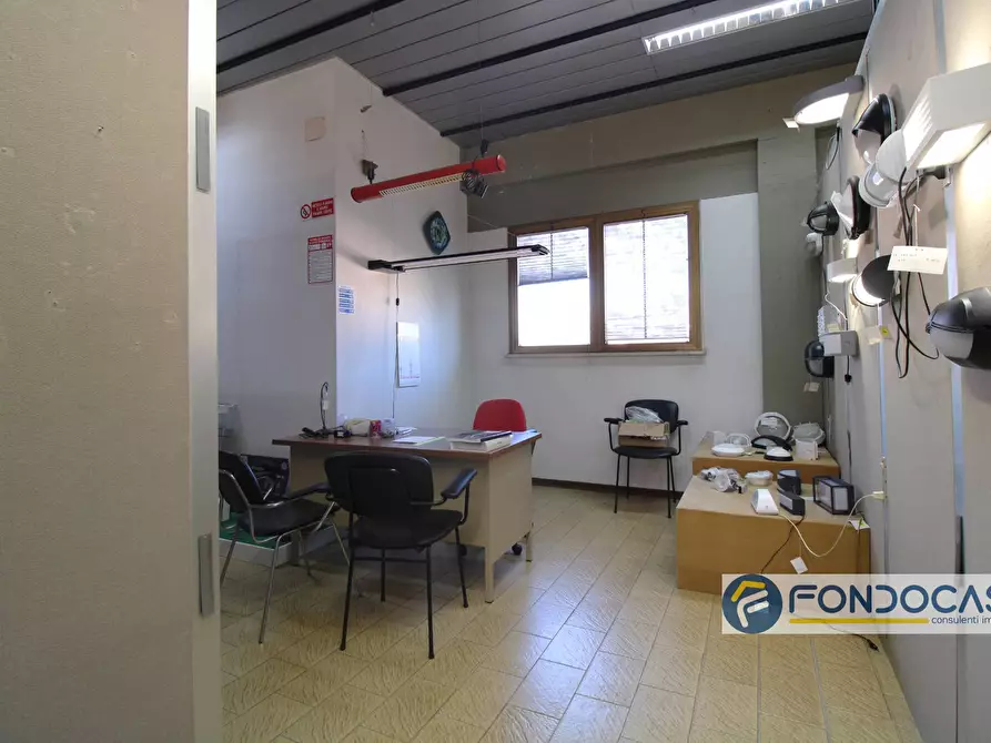 Immagine 22 di Locale commerciale in vendita  in Via Del Tiglio a Calcinaia