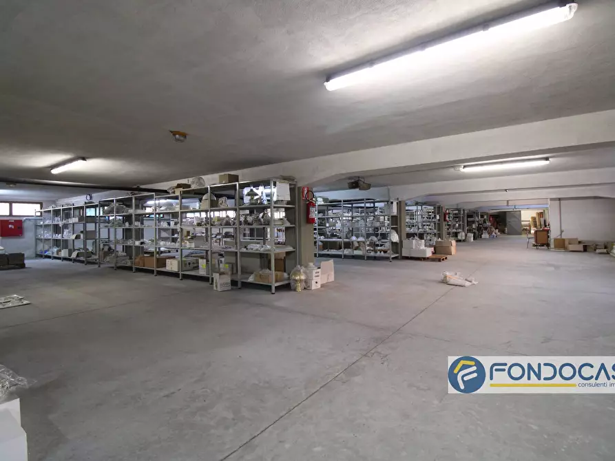 Immagine 24 di Locale commerciale in vendita  in Via Del Tiglio a Calcinaia