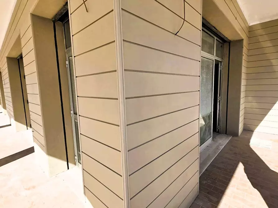 Immagine 1 di Locale commerciale in vendita  in Via Tagliamento a Martinsicuro