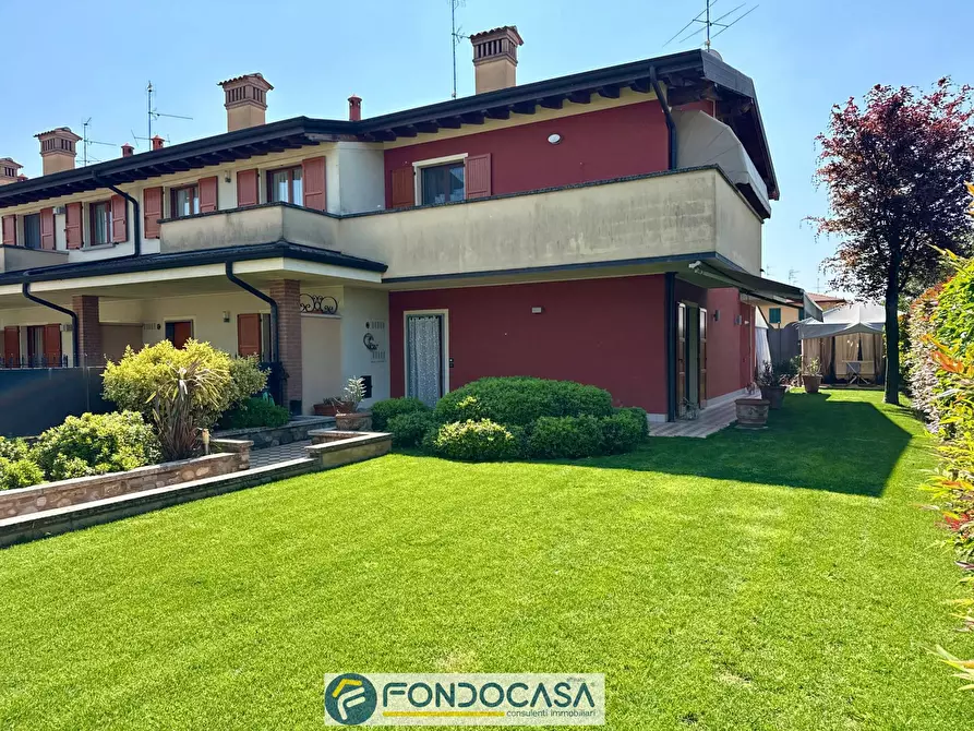 Immagine 1 di Villetta a schiera in vendita  a Rovato