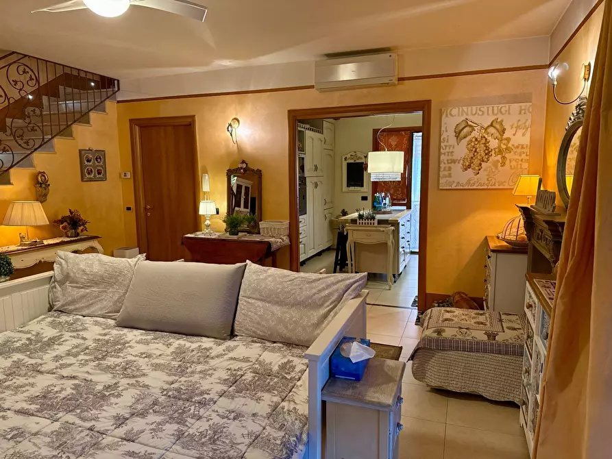 Immagine 6 di Villa in vendita  a Rovato