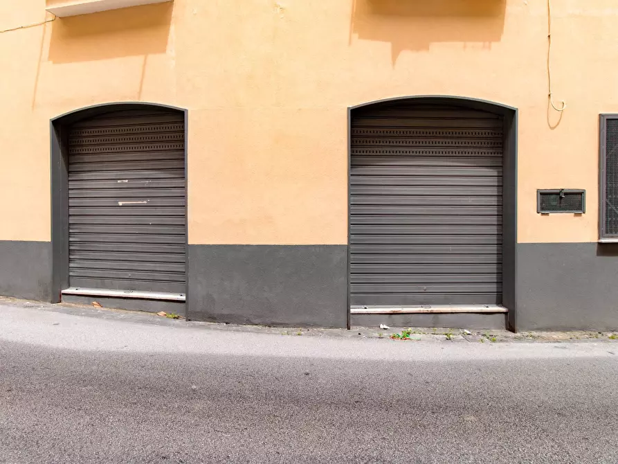 Immagine 1 di Magazzino in vendita  in Via Giovanni Nicotera 48-50 a Calvanico