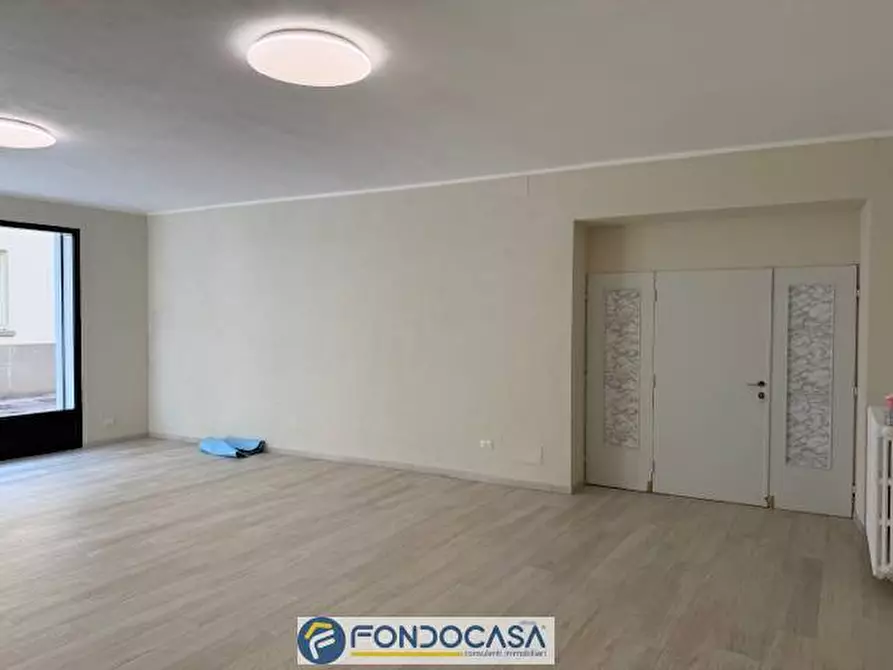 Immagine 9 di Locale commerciale in affitto  10 a Adro