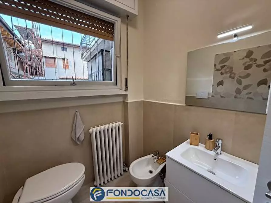 Immagine 16 di Locale commerciale in affitto  10 a Adro