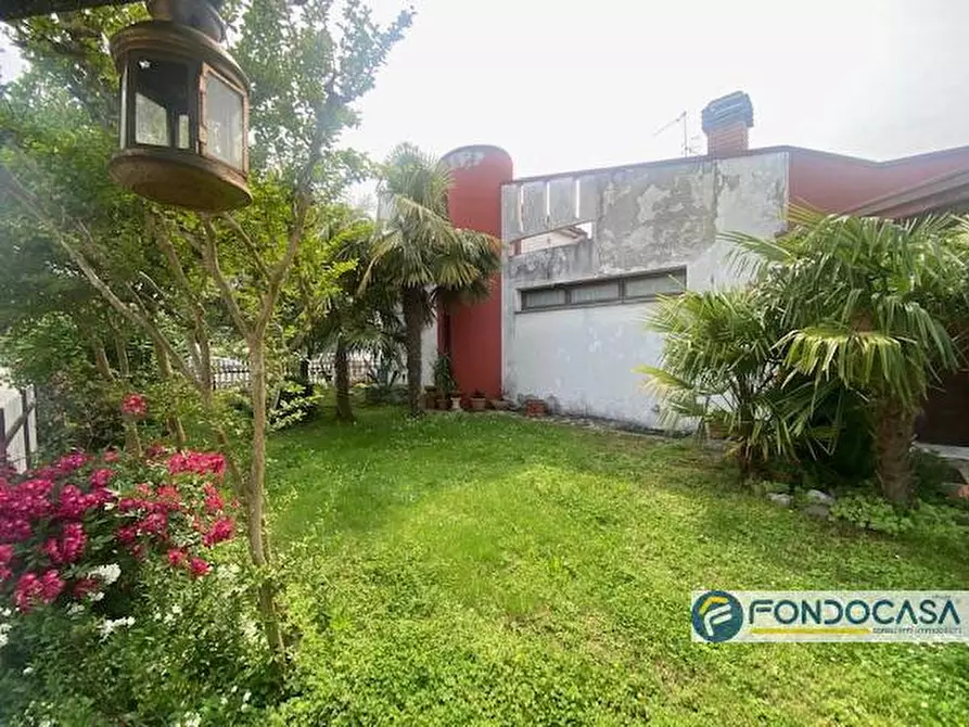 Immagine 9 di Villa in vendita  a Capriolo