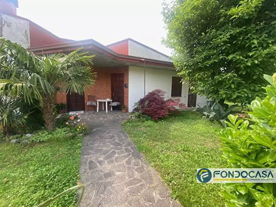 Immagine 6 di Villa in vendita  a Capriolo