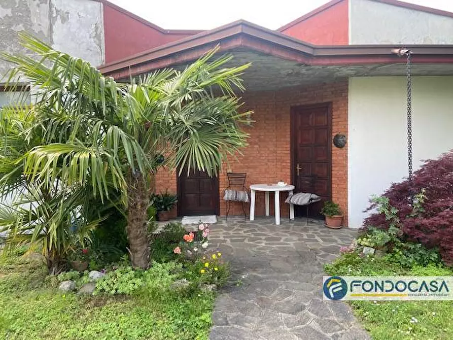 Immagine 5 di Villa in vendita  a Capriolo