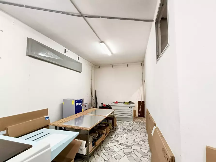 Immagine 5 di Attività commerciale in affitto  a Casoria