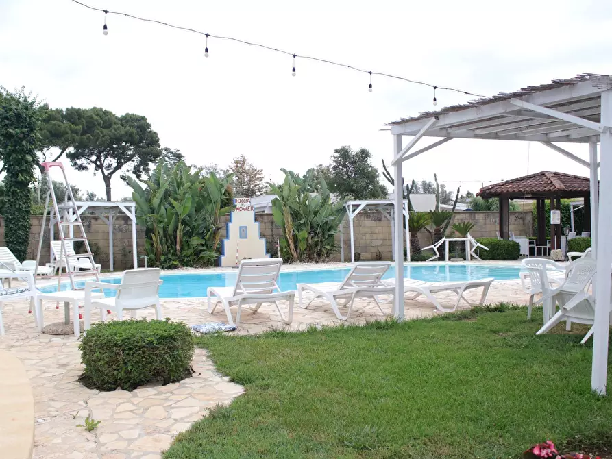 Immagine 9 di Villa in vendita  in via otranto 26 a Grottaglie