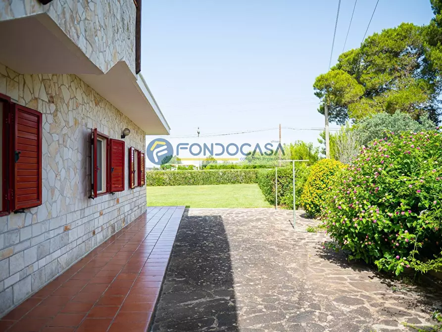 Immagine 7 di Villa in vendita  in Contrada Chiani a Oria