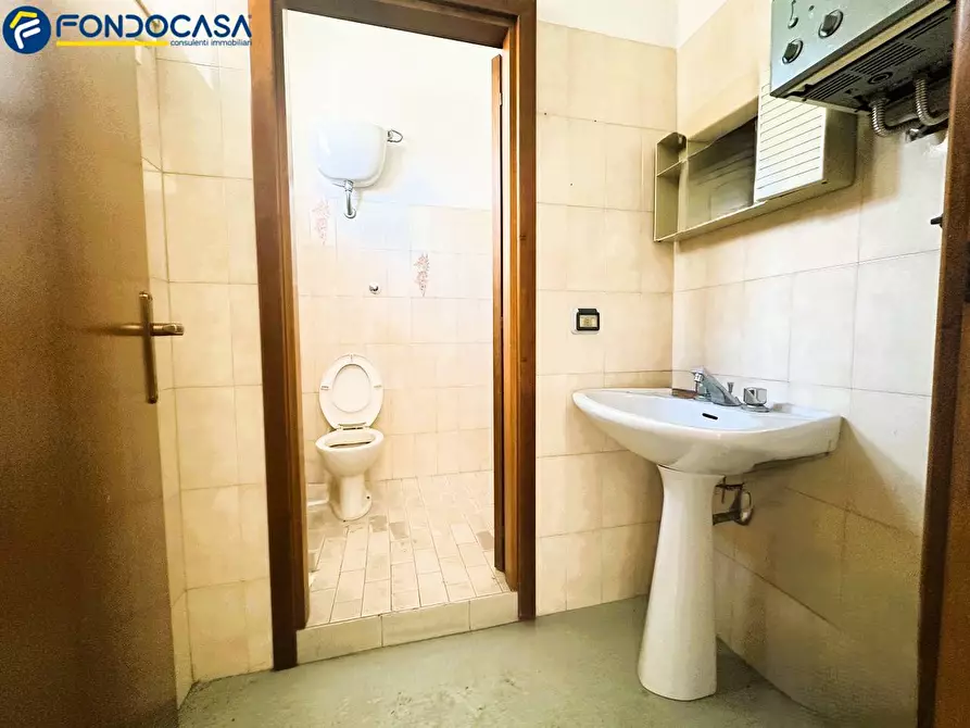 Immagine 8 di Locale commerciale in vendita  in Via Tagliamento a Martinsicuro