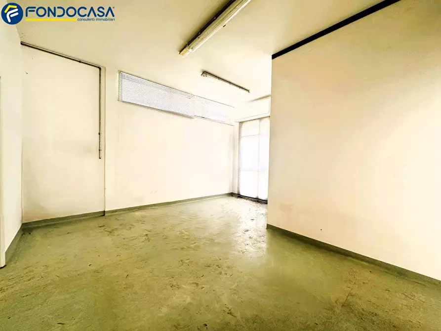 Immagine 5 di Locale commerciale in vendita  in Via Tagliamento a Martinsicuro